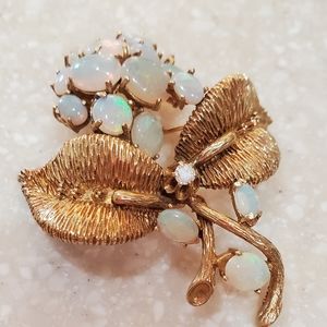 Vintage 14k opal brooch